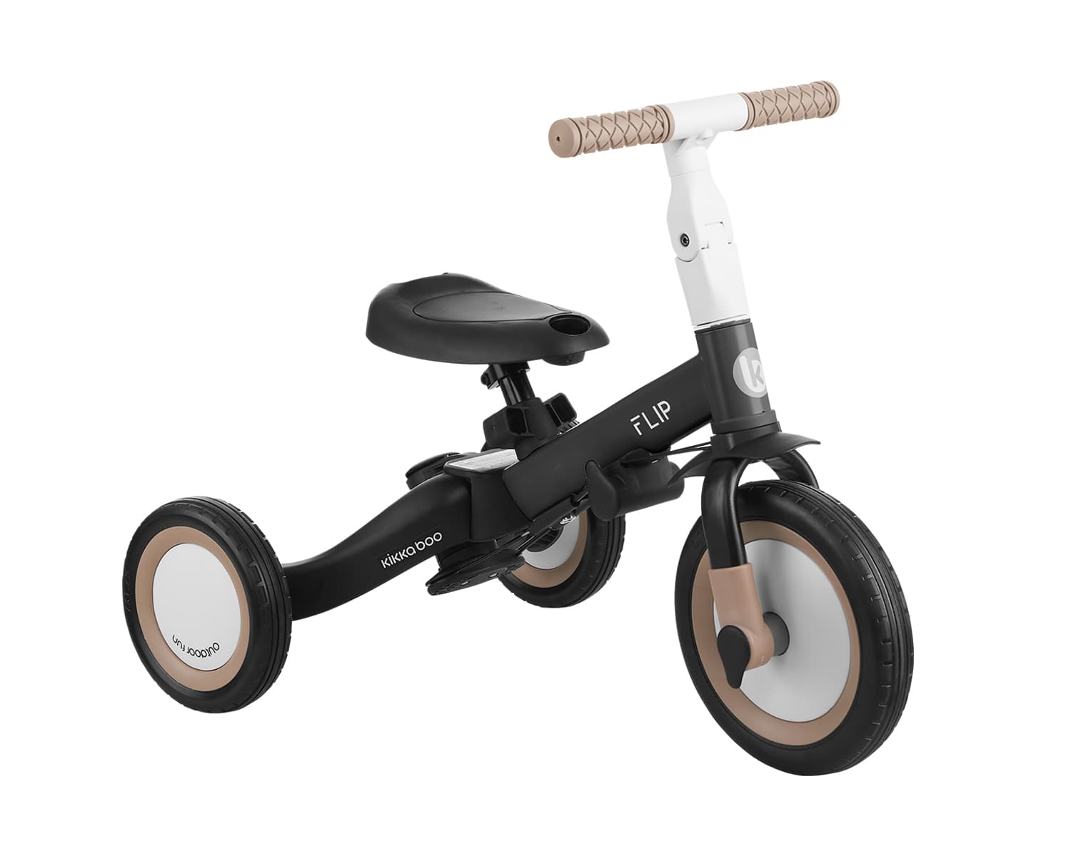 תלת אופן Flip שחור בתצורת תלת-אופן עם פדלים, מבט אלכסוני קדמי.