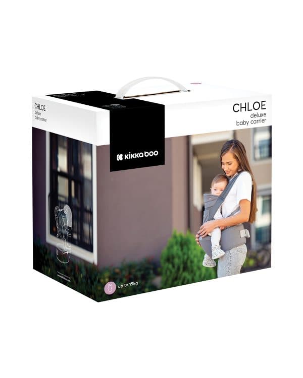 אריזת המוצר של מנשא Chloe deluxe baby carrier, עם תמונה של אישה ותינוק.