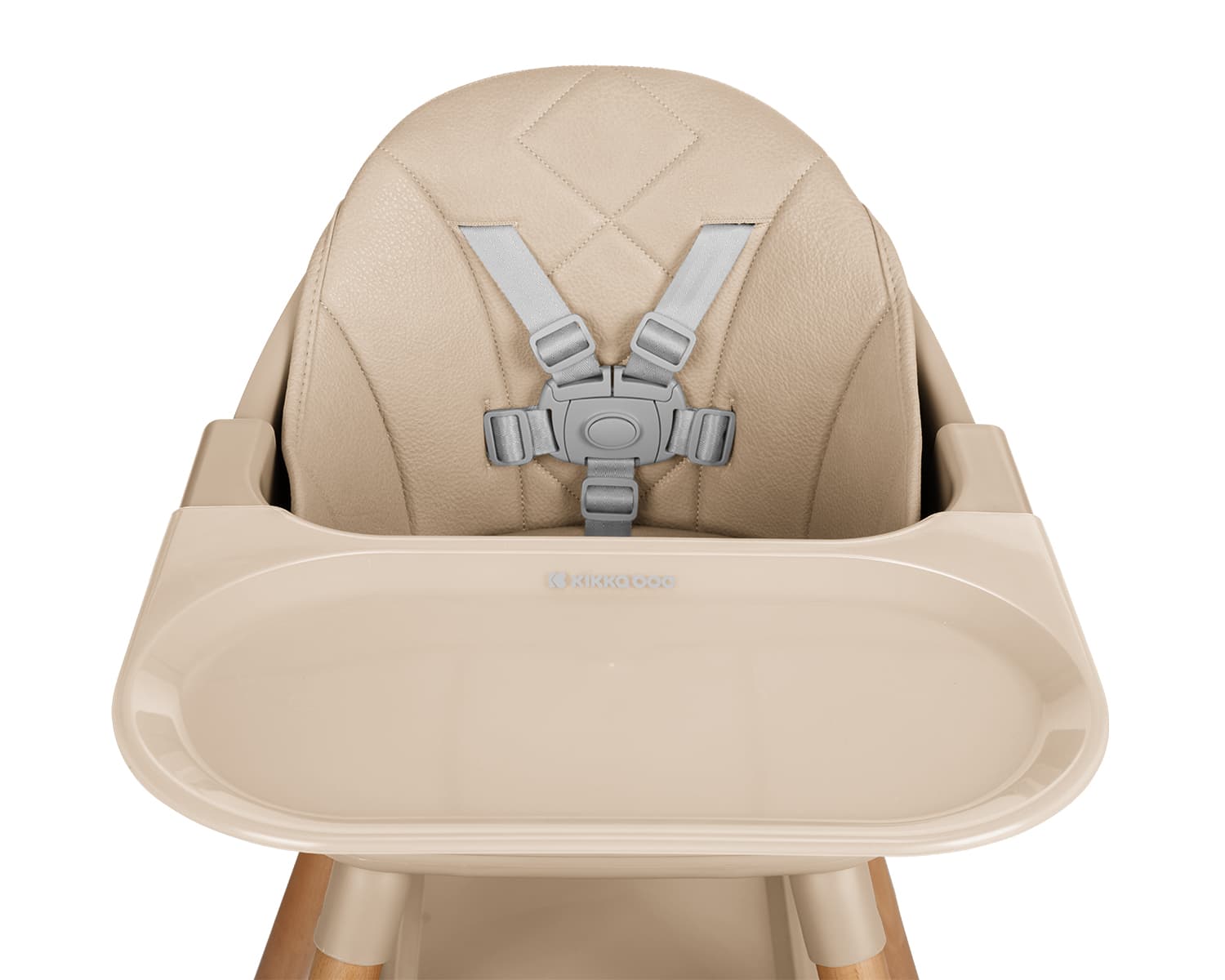 מבט קדמי מקרוב על כיסא האוכל Woody 6in1, מציג את המגש ורצועות הבטיחות הרכוסות.