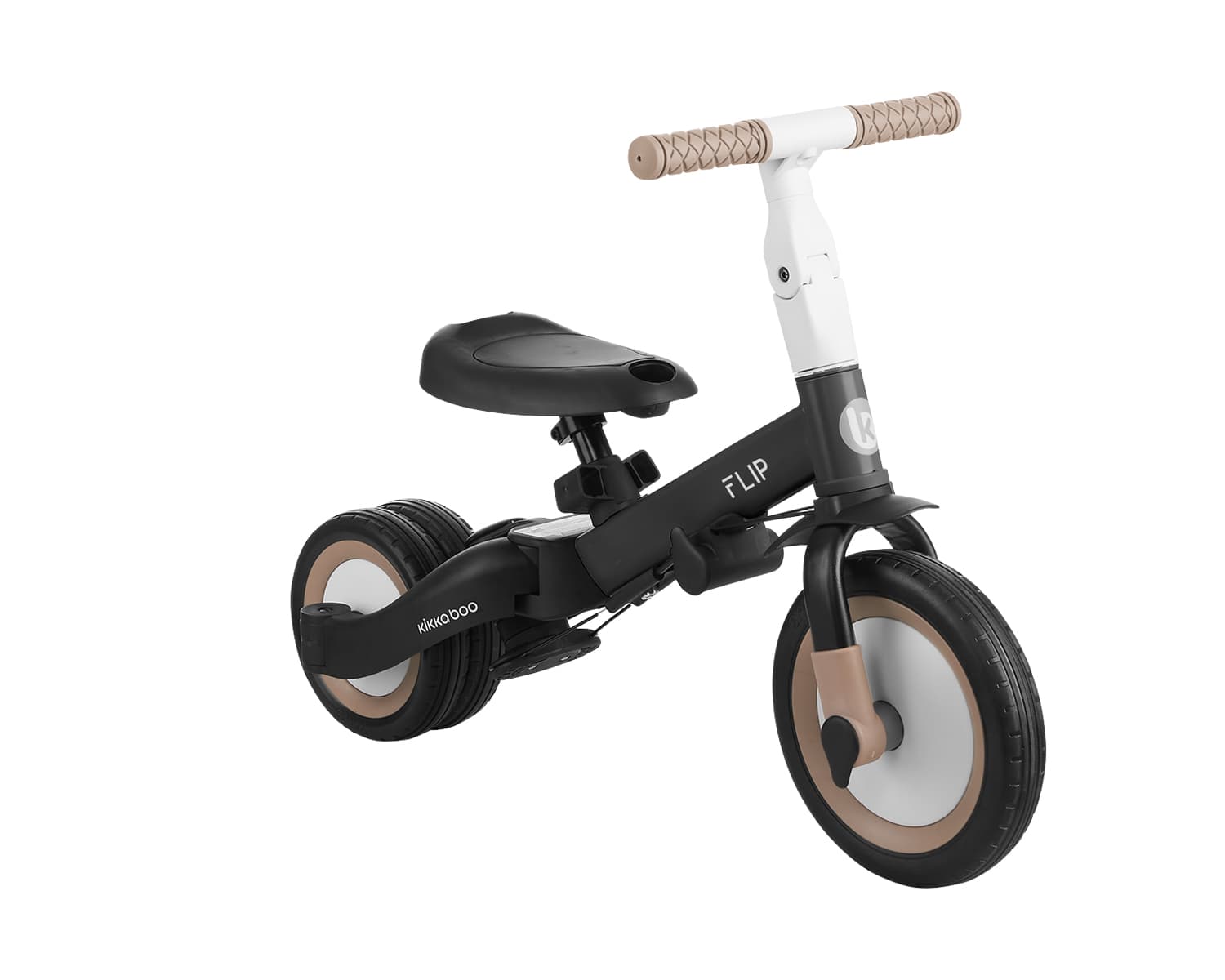 אופני איזון Flip שחורים, תצורה עם גלגלים אחוריים צמודים, מבט קדמי-צידי.