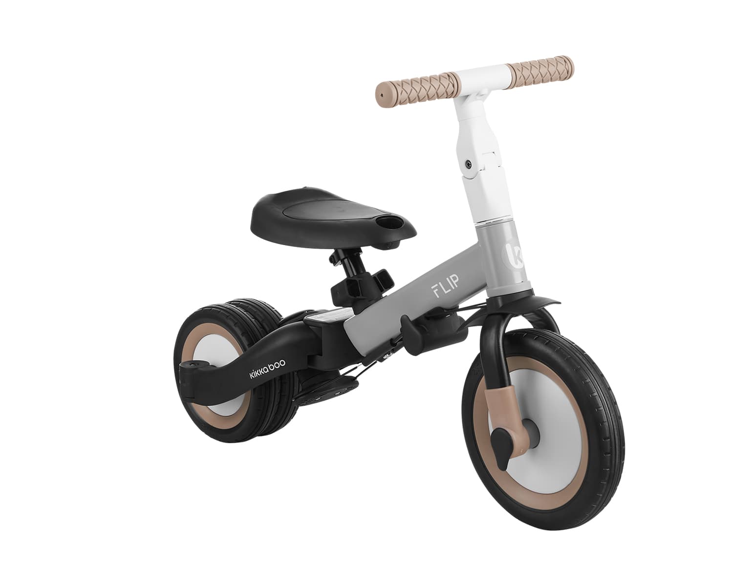 תלת אופן Flip אפור בתצורת אופני איזון עם גלגלים אחוריים כפולים ודוושות מקופלות.